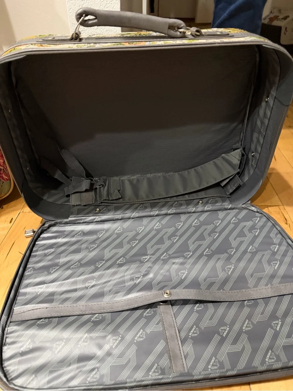 Jaguar , Jordache, and leisure vintage suitcase set